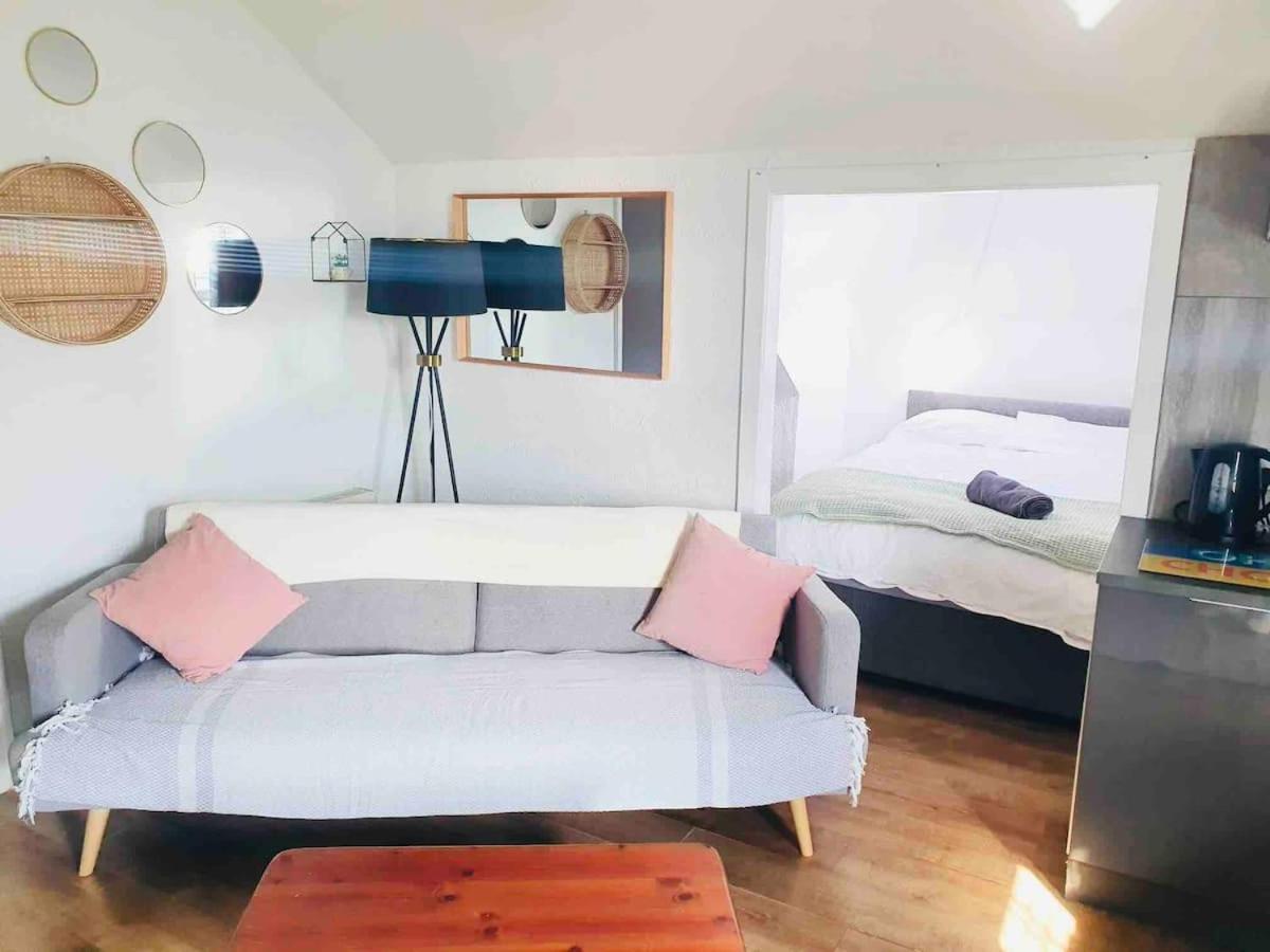 Cosy Top Floor Flat! Self Check-In & Free Parking Apartment Blackpool Exterior photo
