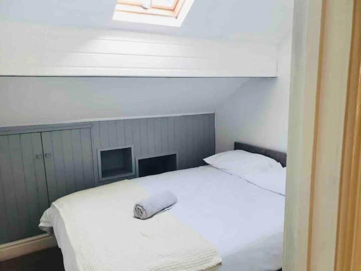 Cosy Top Floor Flat! Self Check-In & Free Parking Apartment Blackpool Exterior photo