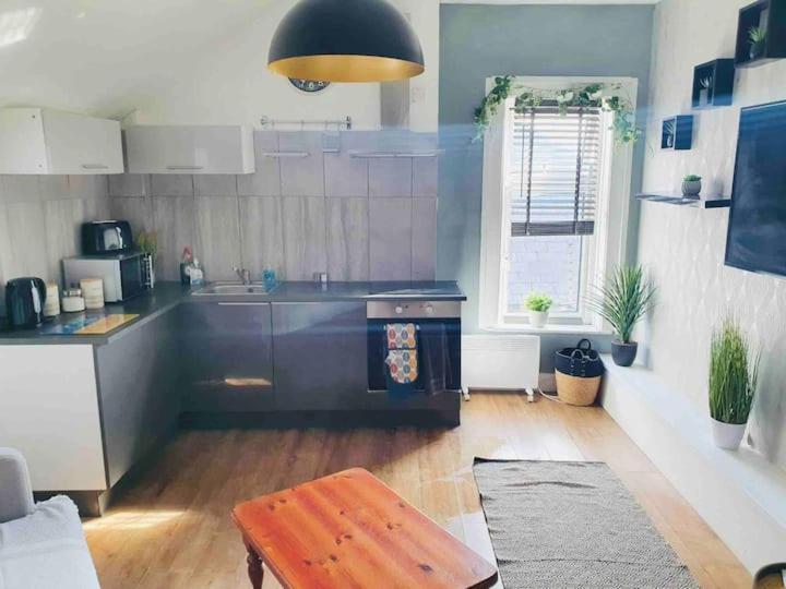 Cosy Top Floor Flat! Self Check-In & Free Parking Apartment Blackpool Exterior photo